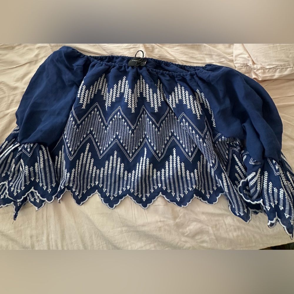 Romeo & Juliet Couture Off the Shoulder Top, Size M